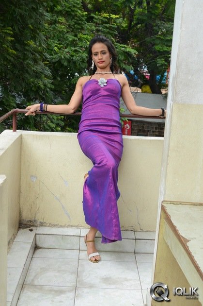 Chahat-at-Fallow-Fallow-You-Teaser-Launch